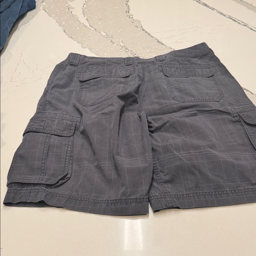 Koppen Charcoal Plaid Cargo Shorts 36 Waist - Picture 6 of 6